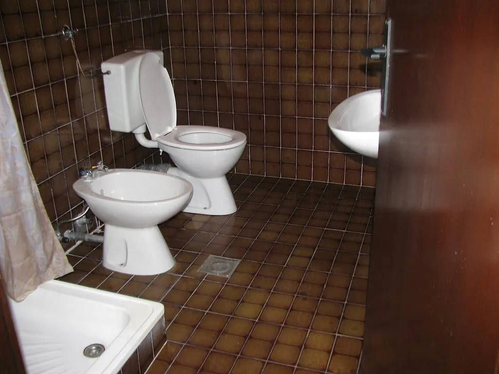 غاباس Apartments E And J 0*,